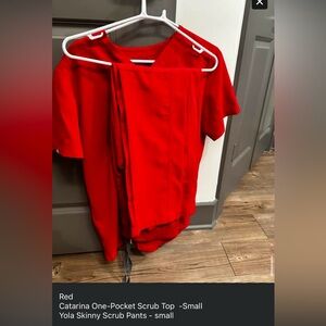 FIGS SCRUBS SET RED SIZE Small